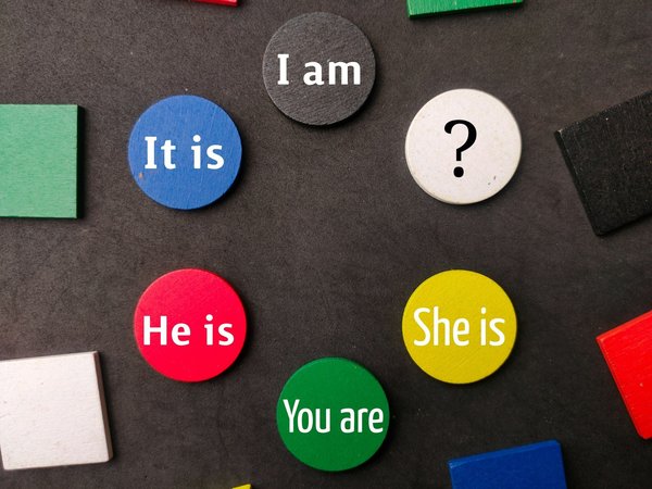 Comment mettre en place une solution de gestion des identités et des accès (IAM) avec Okta?