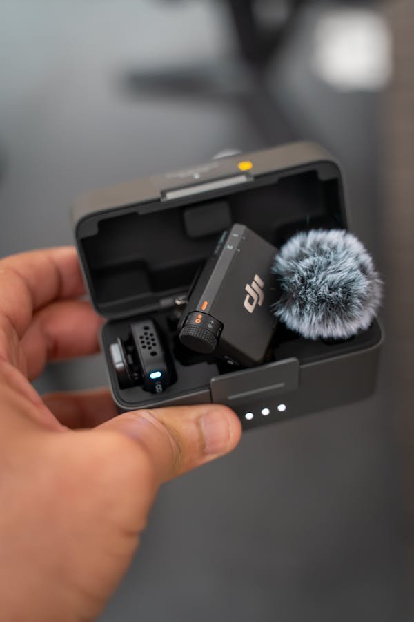 Micro espion : les indispensables pour une surveillance discrète